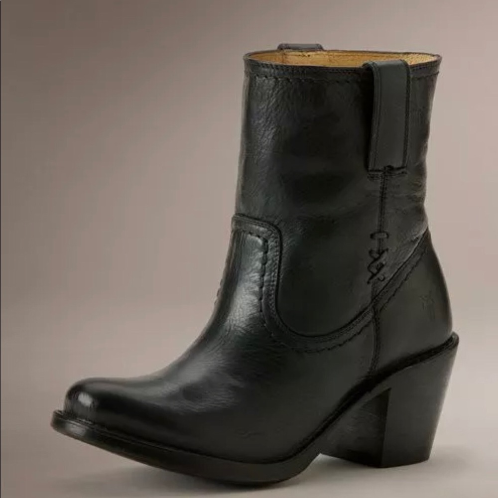 ISO. Frye Carmen X stitch